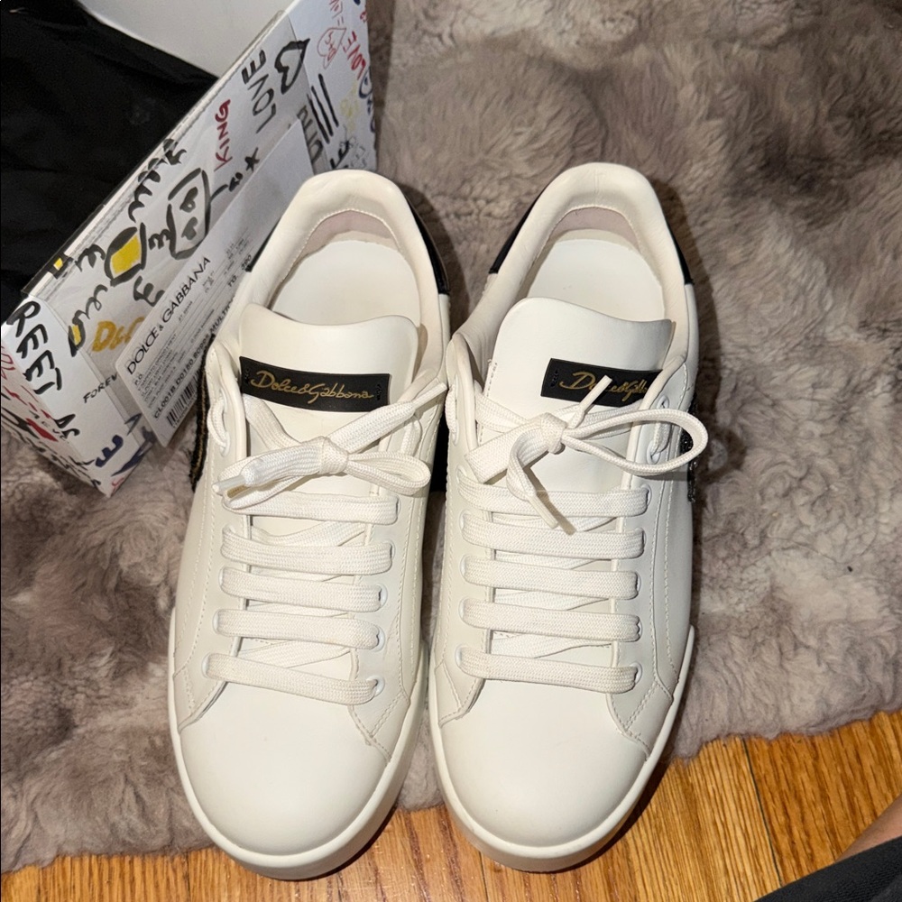 Dolce & Gabbana Sneakers in White with Black Details - Picture 4 of 6